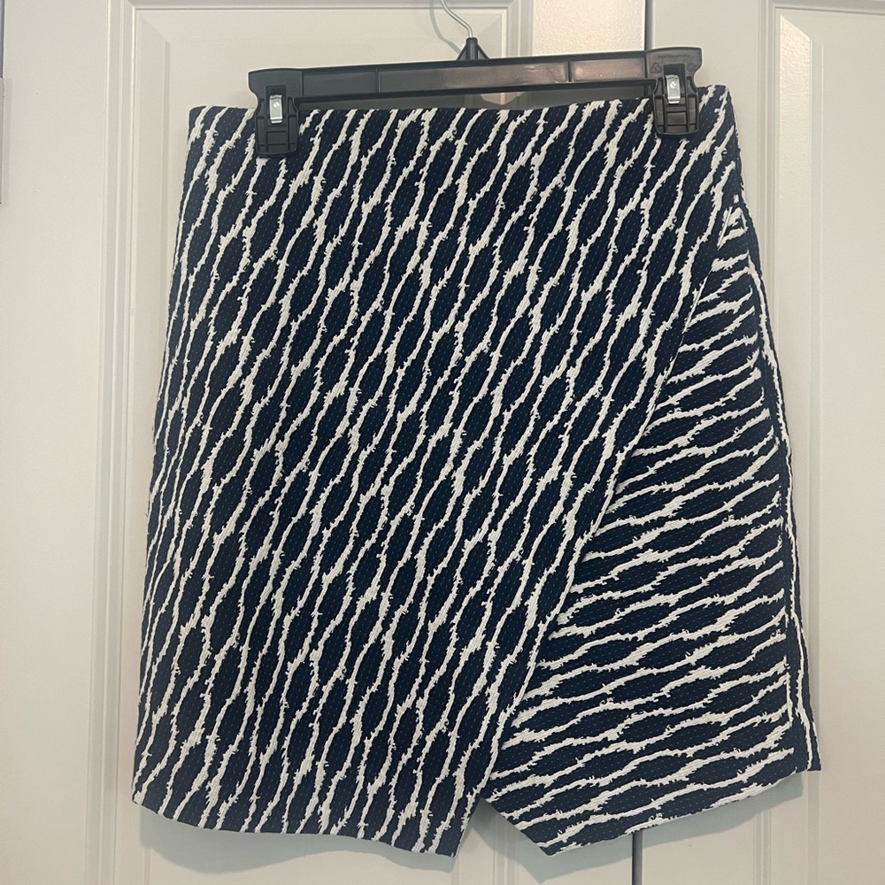 LOFT Navy and Cream Textured Skirt